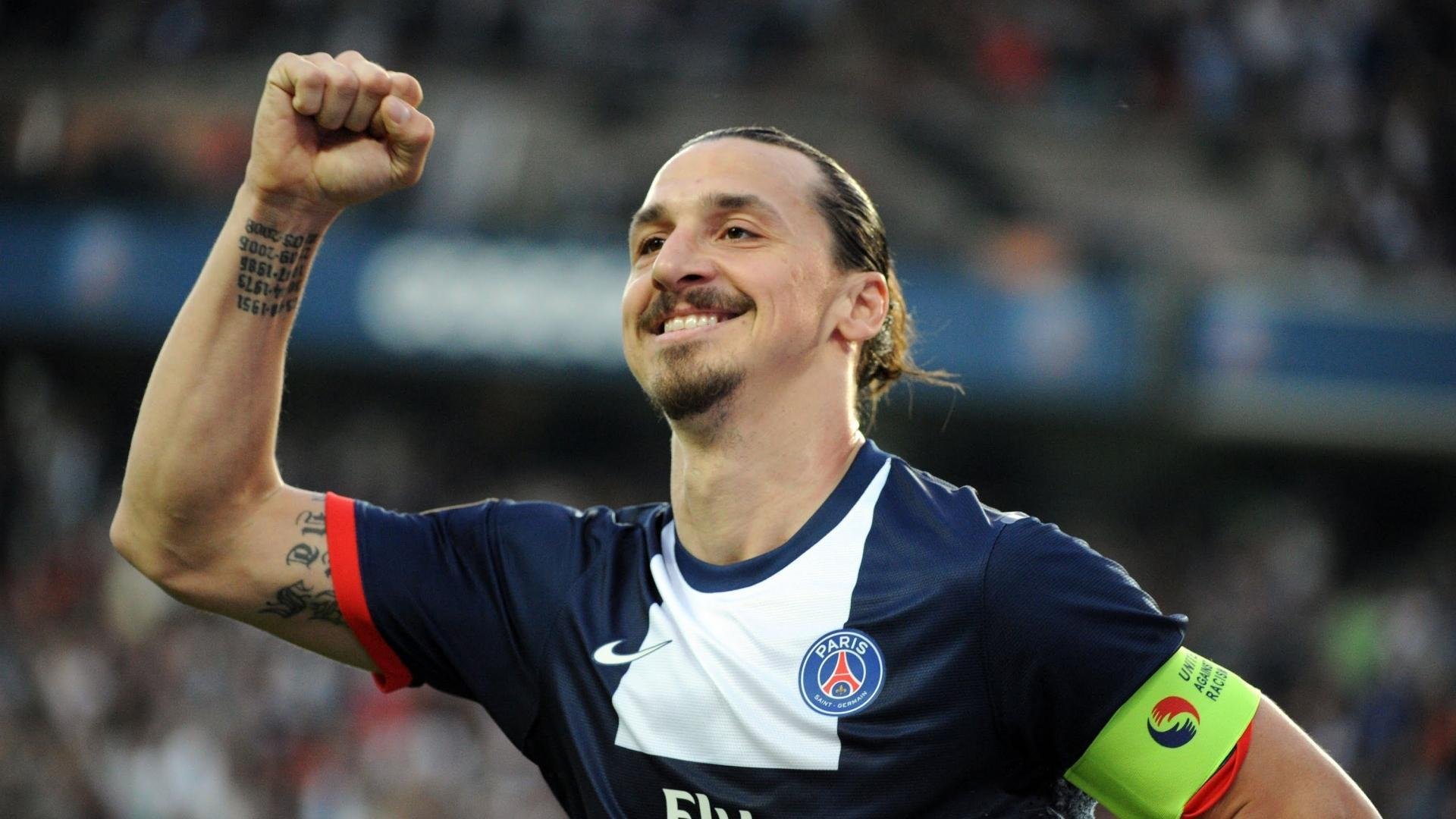 智能虚拟车队：AI助力比赛策略，智能车模拟