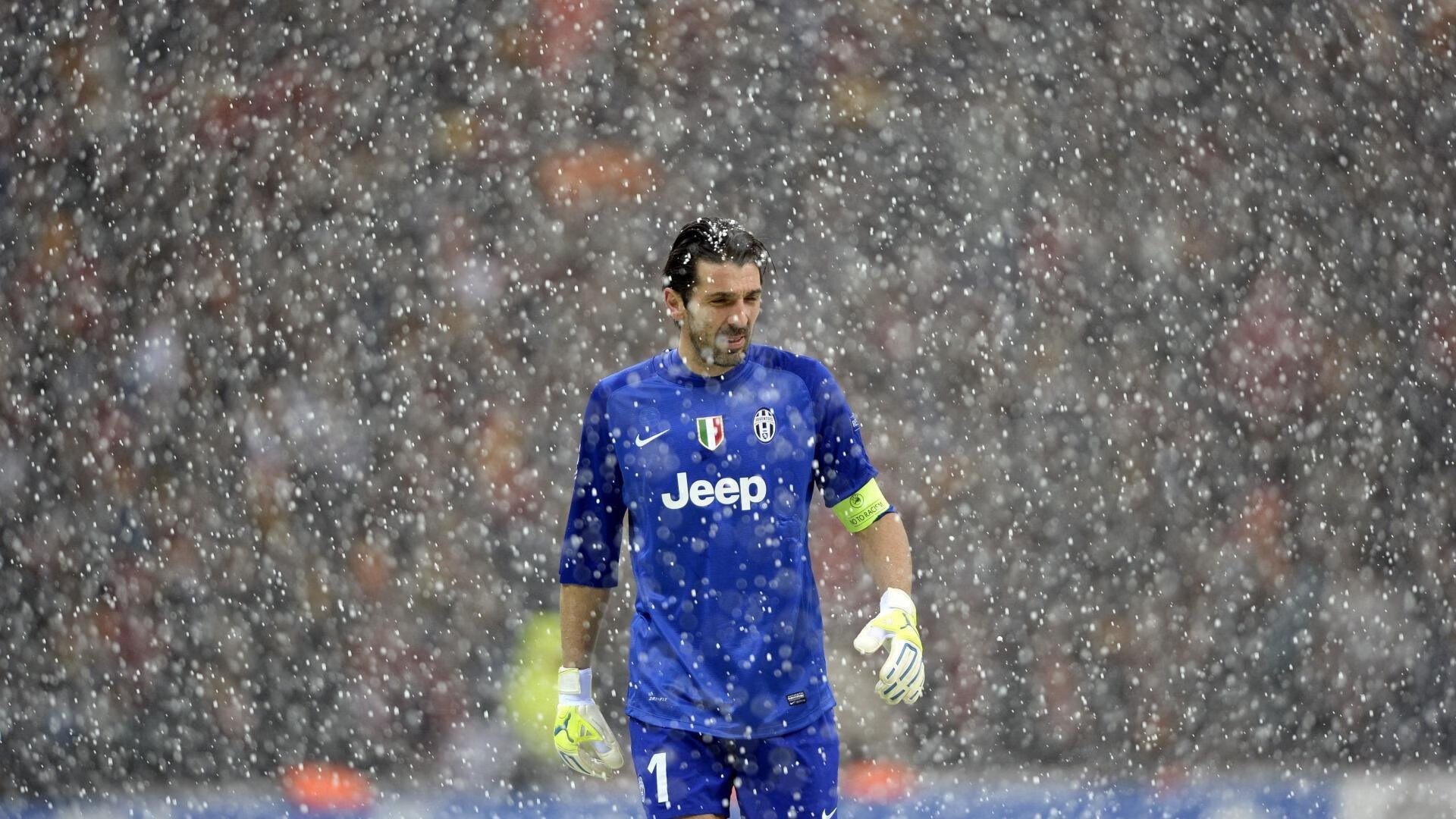 开云体育官方网入口-美国女足决赛中展现坚韧防守，成功守住领先，美国女足赛事